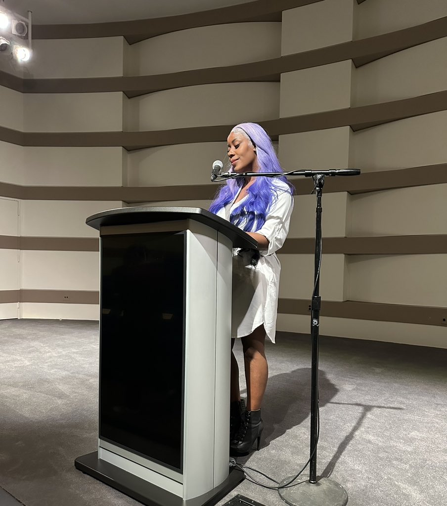 Thank you, UCLA! Thank you, Skirball Center @Skirball_LA And THANK YOU to tonight’s AMAZING AUDIENCE which included some of my talented Master Class students. <—-you make me proud.❤️ Grateful that I get to do this. 

📸 by <a href="/ucla/">UCLA</a> <a href="/writersprogram/">Writers' Program</a>