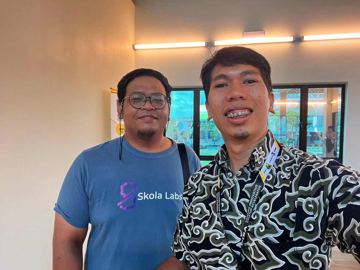 MuggyTrooperz's tweet photo. Gm peeps 🌞
With the legendary @BabahAjimm from Skola Labs & @MetaoneGG
May the flock be with us 🕊️
@YayasanPahang #PISA #beyond4 https://t.co/chRpKiliQm