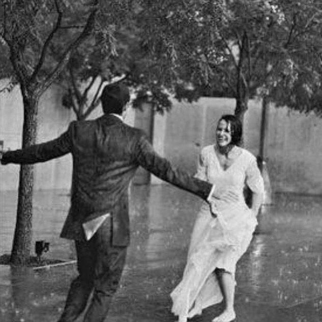 Caro69cr's tweet photo. «Tal vez amar es aprender a caminar por este mundo».
-Octavio Paz https://t.co/gGfp0rhyNi