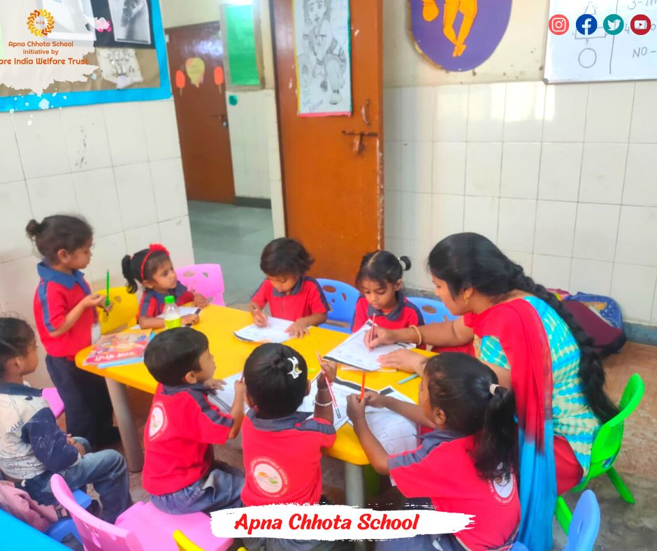 ciwtrust's tweet photo. U K G - Upper Kindergarten

The teacher is teaching the children to identify shapes and write names.

#apnachhotaschool #acs #careindiawelfaretrust #care #ciwt #playschool #kindergarten #UKG #playschoolactivities #kids #school #daycare #shapes #rectangle #writename https://t.co/Mzec6tNbtH