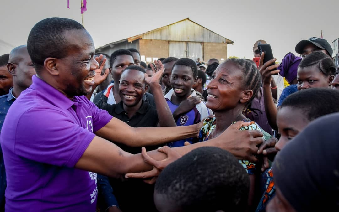 Jana ilikuwa zamu ya Busega. Wanabusega wenzangu walijitokeza kwa wingi kumuunga mkono kijana wao.
Wanabusega wameamua kukiunga mkono chama Cha @ACT_wazalendo1 .
Tutaendelea kushikamana na wanabusega wenzangu kwenye matatizo Yao.
Asanteni sana Busega.