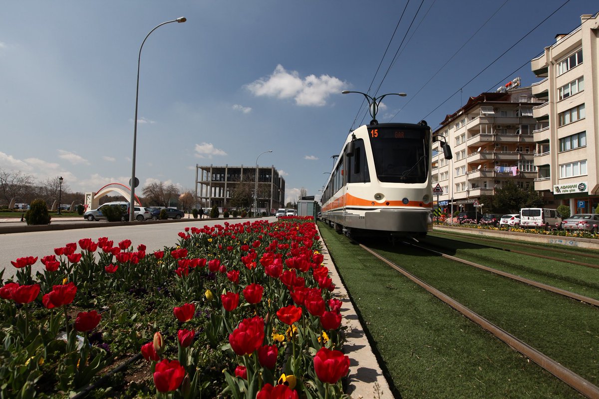 Gaziantep Kart ile hayatınızı kolaylaştırmaya devam ediyoruz. Her Kart #Gaziantep Kart projesiyle artık toplu taşımada temassız özellikli banka ve kredi kartlarıyla seyahat etmek çok daha kolay. Aylık 1 milyon kullanıcı, Her Kart Gaziantep Kart'la toplu ulaşım araçlarımızı…