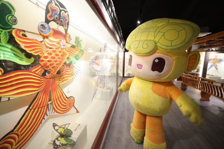 InsightNingbo's tweet photo. 🌺🚴⛵️Get ready for a wild adventure as the 3 mascots of the Hangzhou #AsianGames take you on a tour of Fenghua district in #Ningbo. 🥳Join the excitement as they spread joy and celebrate the upcoming event with locals. Let’s follow in their footsteps👣! #FuninNingbo https://t.co/hn7khMxZ0m