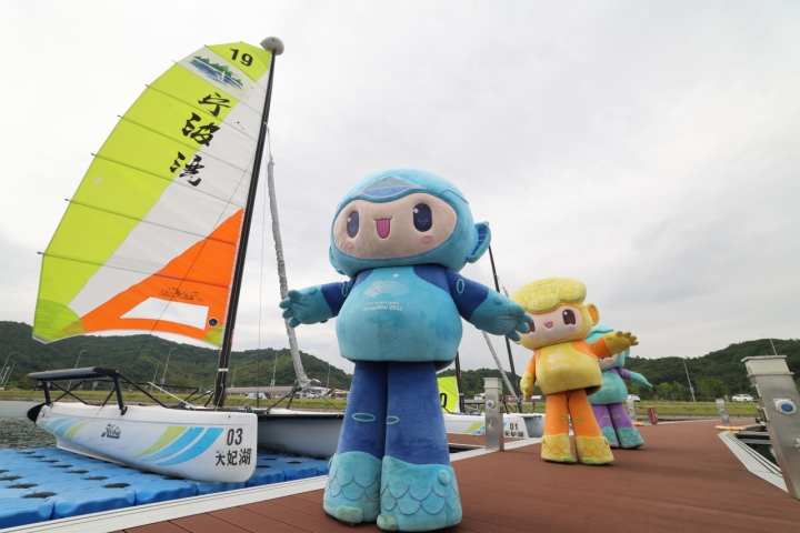 🌺🚴⛵️Get ready for a wild adventure as the 3 mascots of the Hangzhou #AsianGames take you on a tour of Fenghua district in #Ningbo. 🥳Join the excitement as they spread joy and celebrate the upcoming event with locals. Let’s follow in their footsteps👣! #FuninNingbo