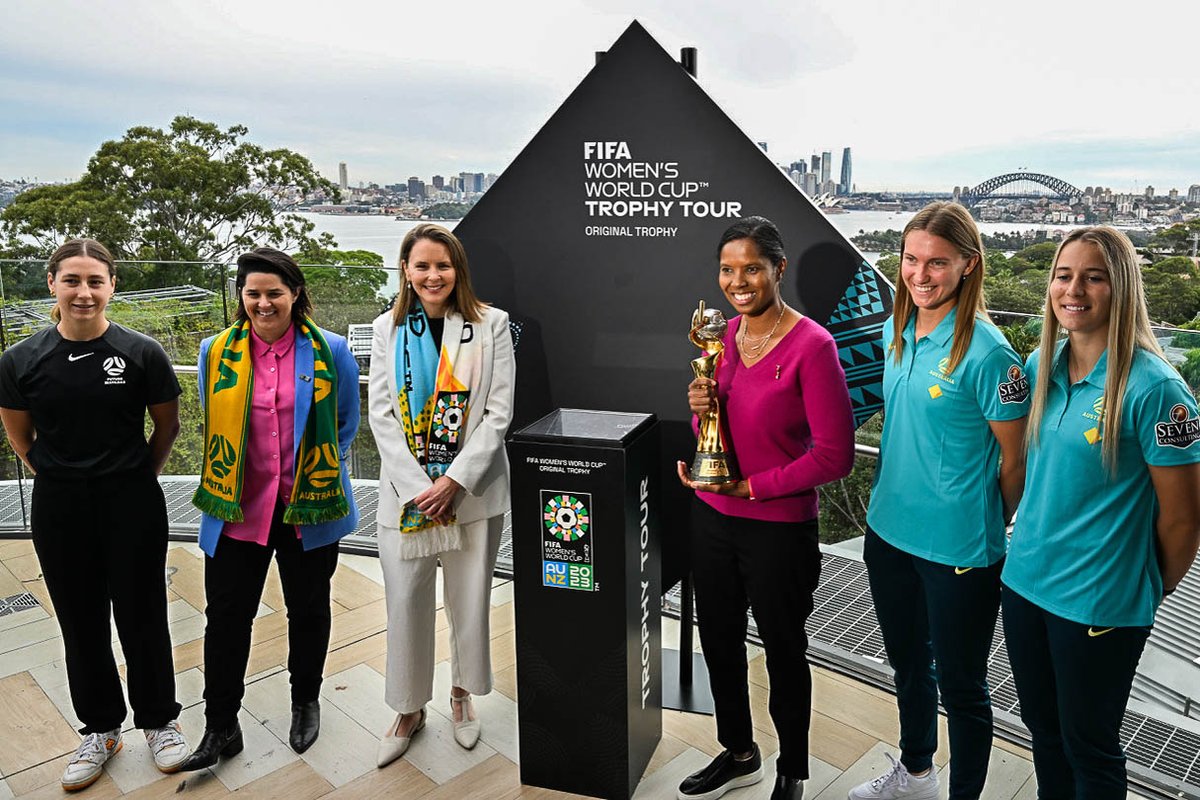 The #FIFAWWC trophy has arrived in Sydney 🏆

This morning with iconic Sydney landmarks in the background the FIFA Women's World Cup™ Trophy was presented in the city where it will be lifted at the Final on Sunday 20 August at #StadiumAustralia.

#BeyondGreatness #FeelNewSydney