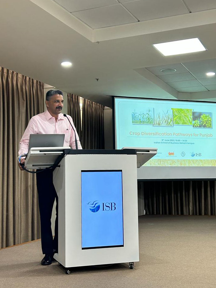 FOLUIndia's tweet image. In #updates: #InteractiveWorkshop in progress with #farmers in #Punjab on the key enabling factors for scaling up #cropdiversification practices. 

Thank you @teriin @Krishak_Samaj @ISBedu for collaborating.