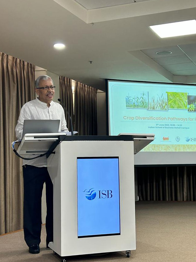 FOLUIndia's tweet image. In #updates: #InteractiveWorkshop in progress with #farmers in #Punjab on the key enabling factors for scaling up #cropdiversification practices. 

Thank you @teriin @Krishak_Samaj @ISBedu for collaborating.