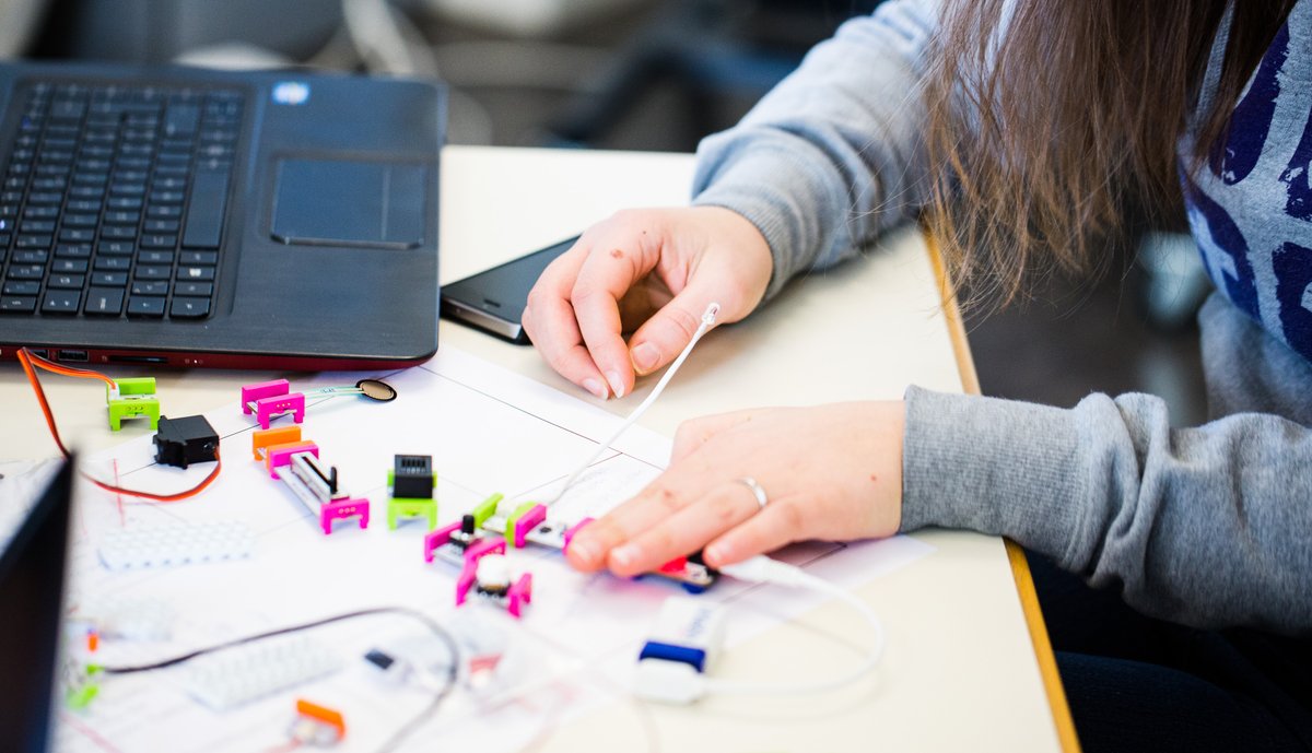 BerniSpieler's tweet photo. 🔧Werte und Haltungen in einer Maker-Kultur💡Tauche ein in die Maker-Kultur, tüftle mit #LittleBits und entwickle kreativ Lösungswege in agilen Gruppen, basierend auf dem "Making macht Schule"-Framework #PHSG.
Anmelden unter: https://t.co/MxJcNyFOVy
#Makingandmore #PHZH #DIZH https://t.co/ydvWcVo4hA