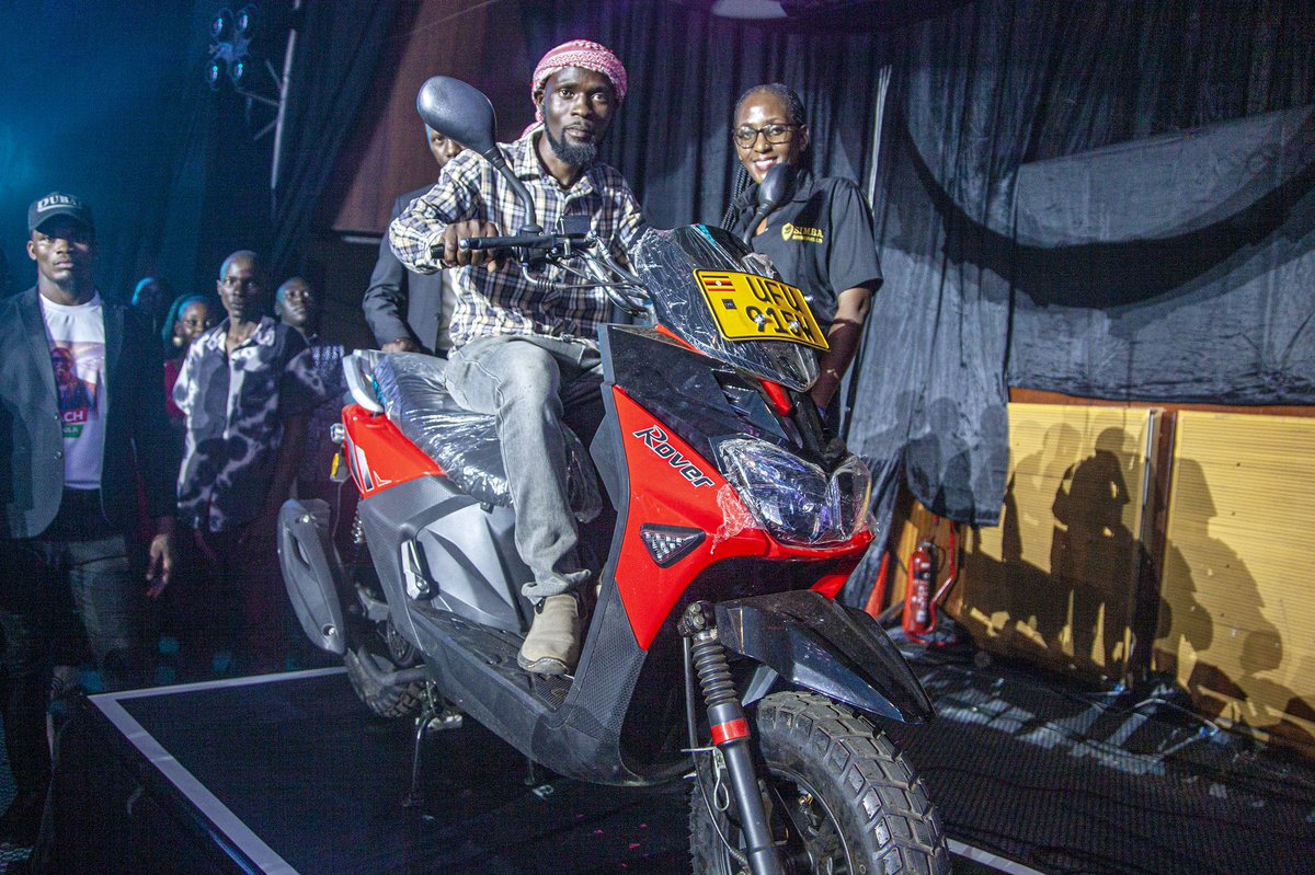 SimbaAutomotiv1's tweet image. Today we look back at the lucky guy who got our 150cc Simba Rover scooter at Mesach's most recent concert.

Check out its features here simbaautomotives.com/Motorbikes/ug-… or visit our showroom in Kamwokya.

Contact us on 0758122122 / 0800333666 for inquiries.

#simbamotors #simbarover