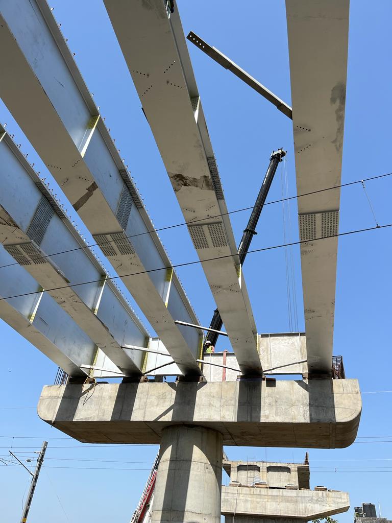 dfccil_india's tweet photo. 2 girder launches were carried out in a 2.5 hr shadow block over WDFC on 07.06.23:
✅ 36 m Composite Girder for Road Over Bridge (ROB) in lieu of LC 153 in Gujarat’s Surat district
✅71.1 m span Open Web Girder for ROB 166 in Gujarat’s Bharuch district. #levelcrossingfreedfc https://t.co/hQTSN7j6TL