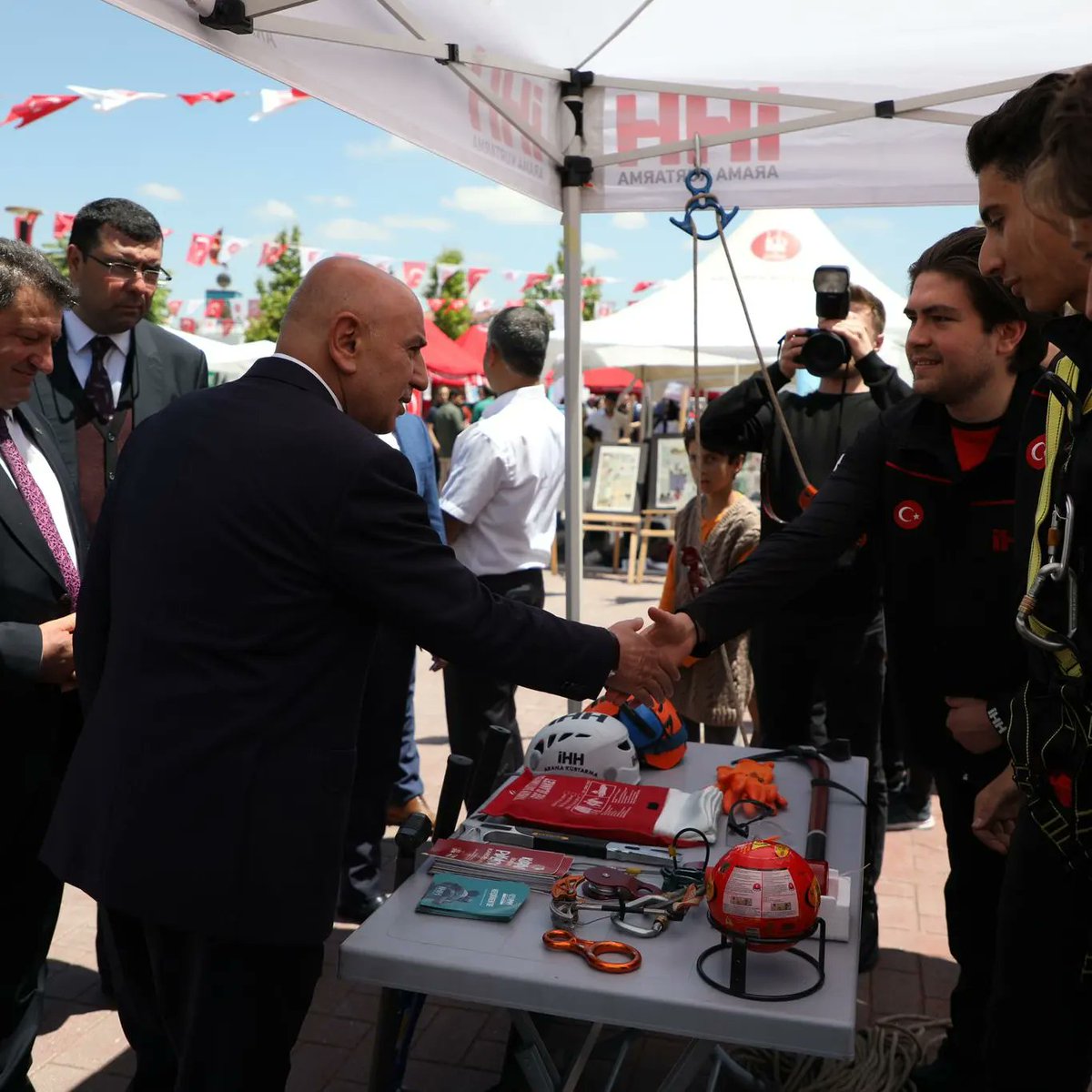 Milli Eğitim Bakanlığı Din İşlerinin düzenlemiş olduğu Keçiören İmam Hatipler şenliğinde yerimizi aldık. Kalaba kent meydanındaki yerimize sizleri de bekliyoruz.