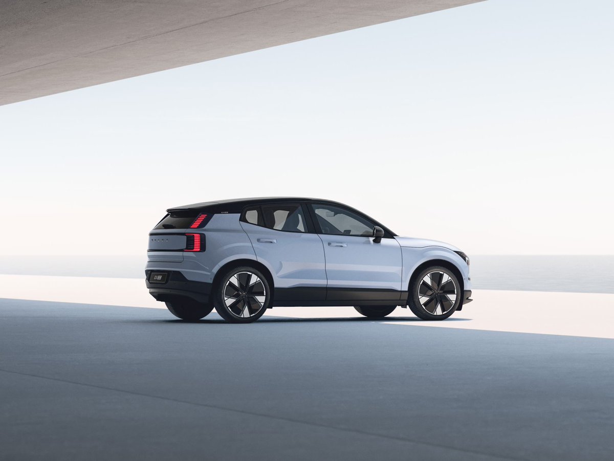 cduchatelle's tweet photo. Très fier d’annoncer le lancement officiel du nouveau Volvo EX30 !
Un concentré de Volvo dans 4,23m.
100% électrique (jusqu’à 480km d’autonomie)
100% sécurité
Avec la plus faible empreinte carbone jamais atteinte par la marque.
Proposé à partir de 37500€ (hors bonus) https://t.co/JiOw2TTEyG