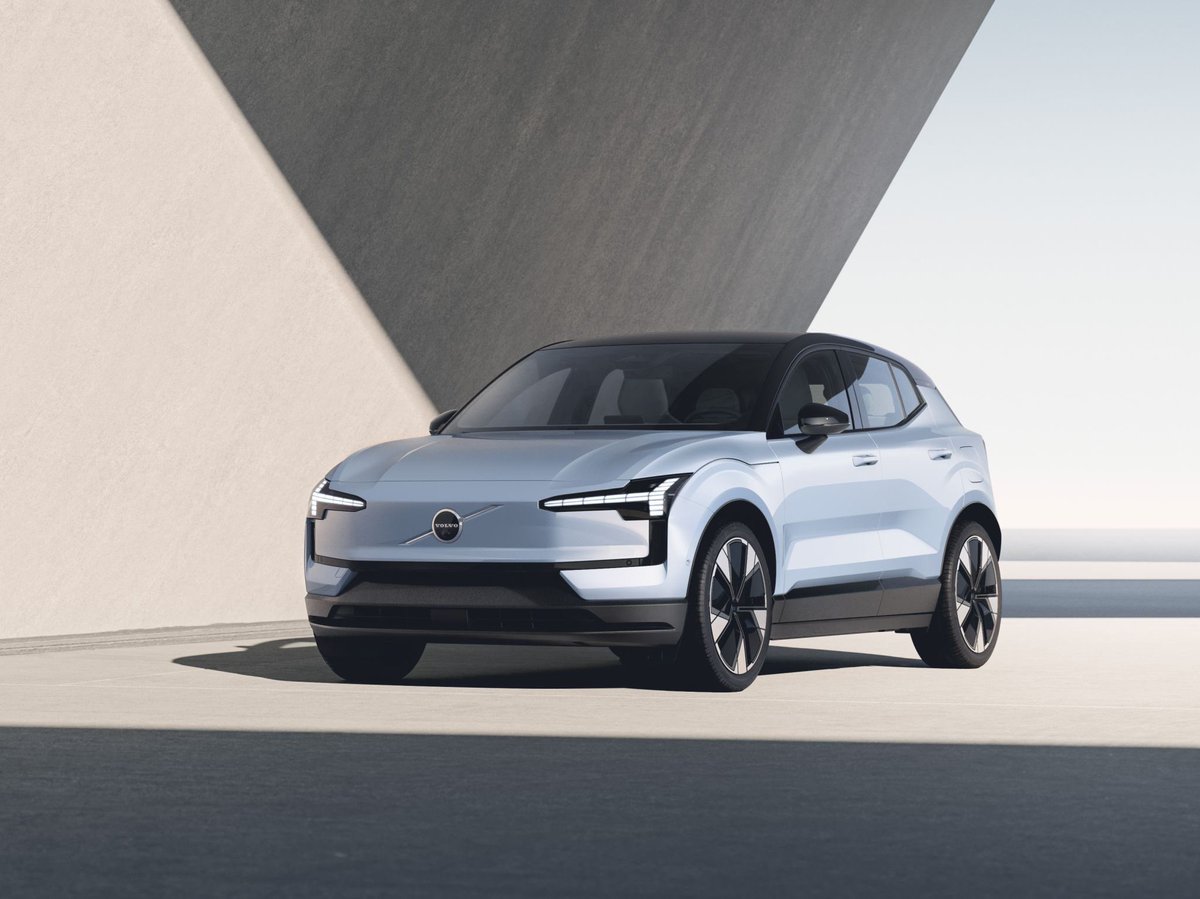 cduchatelle's tweet photo. Très fier d’annoncer le lancement officiel du nouveau Volvo EX30 !
Un concentré de Volvo dans 4,23m.
100% électrique (jusqu’à 480km d’autonomie)
100% sécurité
Avec la plus faible empreinte carbone jamais atteinte par la marque.
Proposé à partir de 37500€ (hors bonus) https://t.co/JiOw2TTEyG