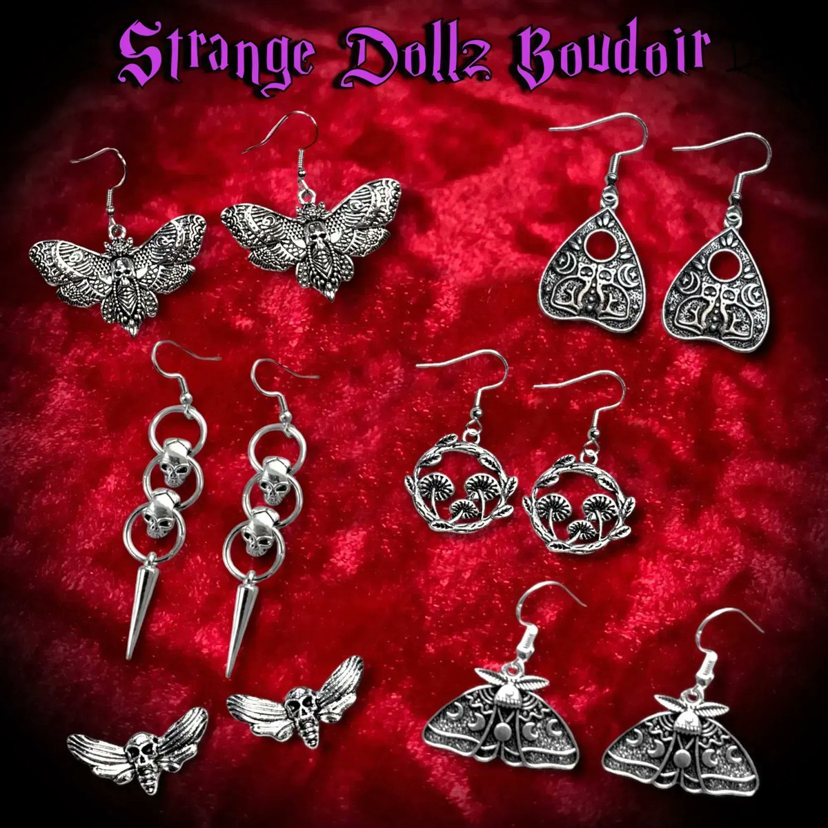 🦇 Spook up your life ! These beautiful earrings are available in our shop strange-dollz-boudoir.myshopify.com + You can also safely add them to your #Thronewishlist as we are a #ThronePartnerStore 👑🎁 #twitch #twitchtv #livestreamer #vtuber #ukstreamer #gothgf #gothic #LiveStream