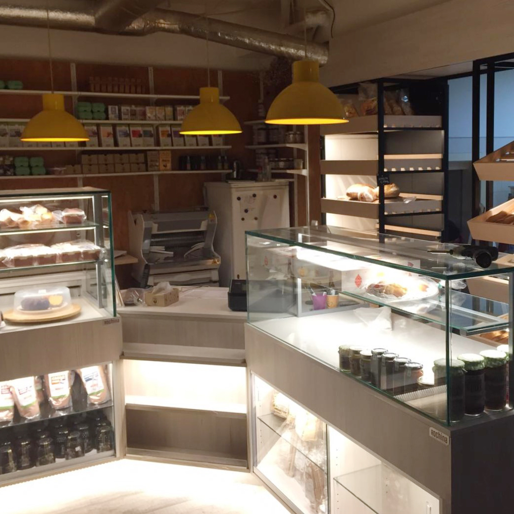 Hay todo tipo de mostradores #creativos hechos de diferentes #materiales y #colores: madera, cromados, fibras vegetales 🌿, de melanina, lacados, con #vitrina ❄️, semicirculares, rectos, etc. ¡La elección es tuya y desde #Rochina te ayudamos a lograrlo! 😁 rochina-e.com/mostradores-pa…