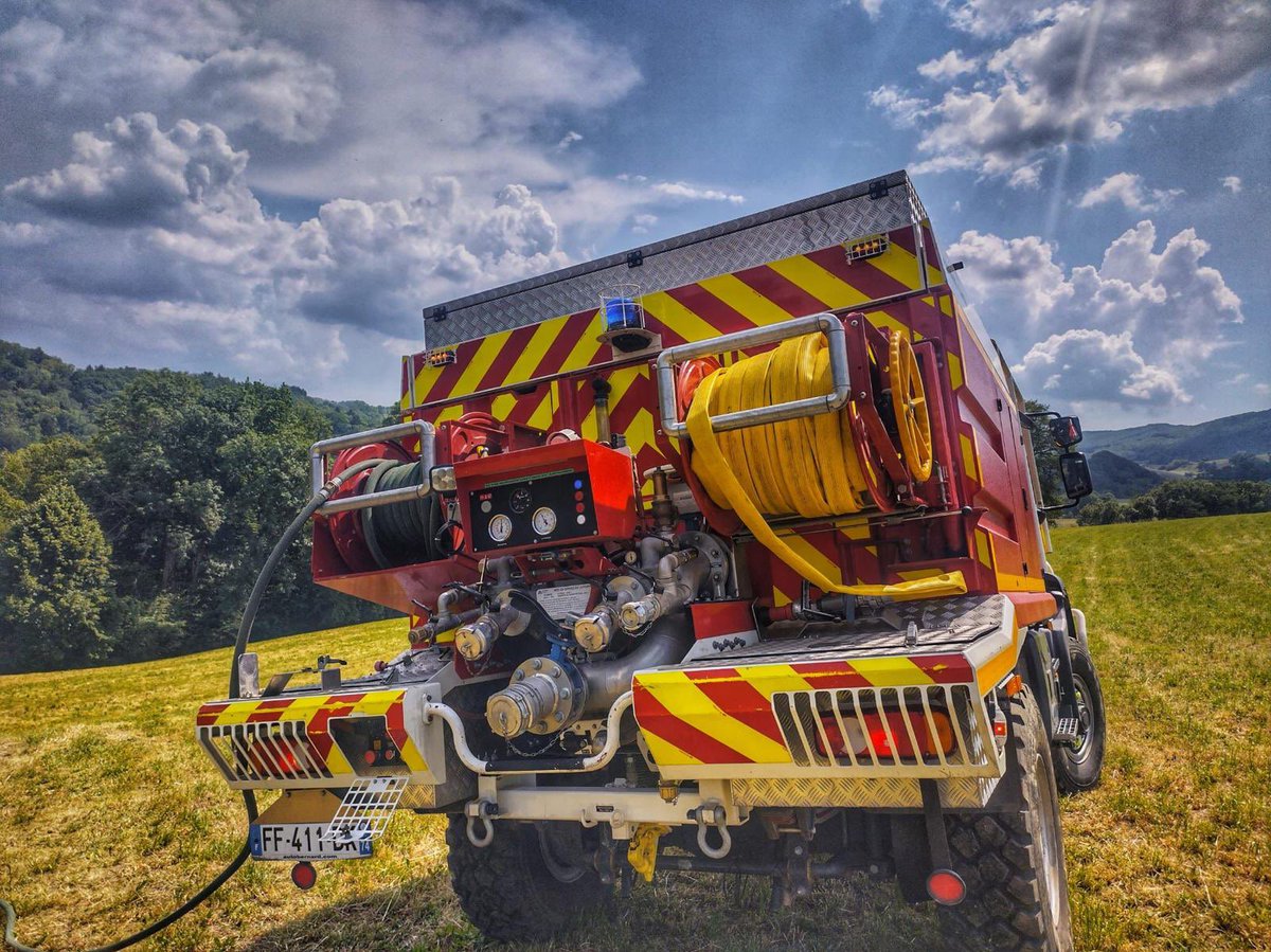 #JeudiPhoto En #HauteSavoie 650 sapeurs-#pompiers sont formés à la lutte contre les #FeuxDeForêts. En 2022, 170 d’entre eux ont été engagés en renfort dans les départements touchés. Une action humaine en est souvent la cause. Ici, ailleurs, soyons tous vigilants ! #Prévention