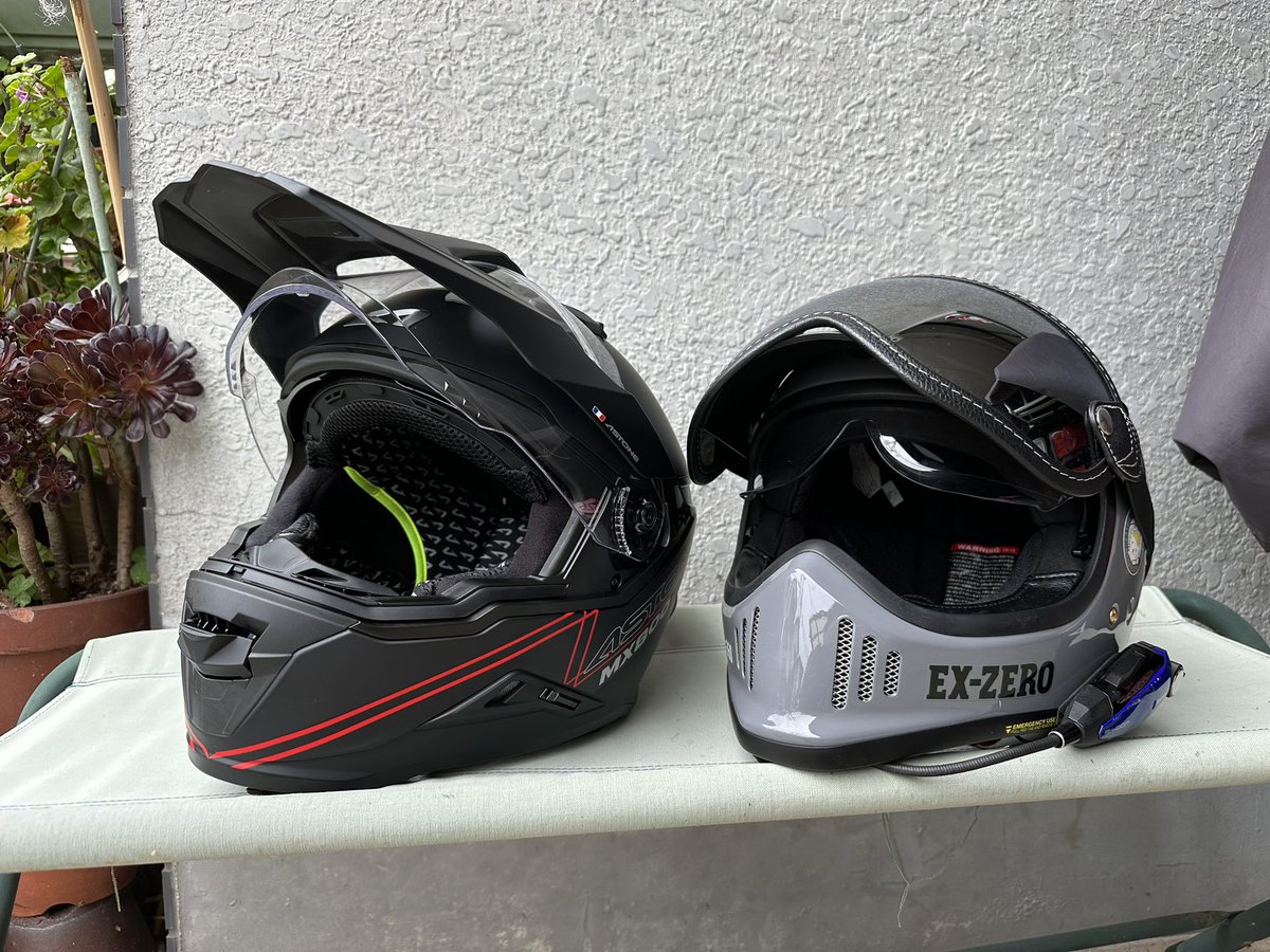 HUNTER_CAMPER_'s tweet photo. アストン クロスオーバーヘルメットMX800^ ^届いたので辛抱たまらずハンターカブで試乗しました。口元広くエンジン音もそれなりに聞こえ100km/h位までなら快適🎵shoei EXに無いシールドがあっていいです!
#hatoyaonline
#astone
#mx800
#ハンターカブ
#ct125 https://t.co/0NkWgKN5Uo