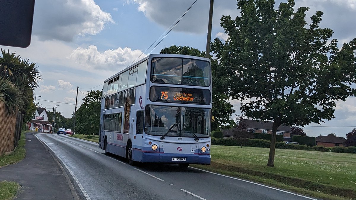 WillsBusSpot's tweet photo. #Loanday 03/06/23
Over half term First Colchester were loaned Chelmsford based ALX400 B7TL 32483  AU53 HKA and I was lucky enough to have it allocated to route 75 on the last day before it was returned to Chelmsford, pictured here in Great Totham on its way back to Colchester. https://t.co/vBNe5GdfnF