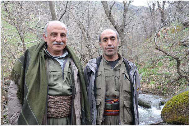 abdullahagar2's tweet photo. MİT, beraberinde sözde Şehit Reşit Taburu Sorumlusu Mazlum Koçer kod Salih ÇAKAL ve Ararat Tolhildan kod Ahmed Muhammed ALİ ile PKK/HPG’nin sözde Irak alanı liderlerinden Sinan Dijvar kod Fehmi ÖĞMEN’i Süleymaniye-Çemçemal’de etkisizLEŞtirdi.
/
Yakışıklılığı (!) bozulmadan evvel Sinan Dijivar’ın Başyılan Murat Karayılan, mefta Ali Haydar Kaytan, Duran Kalkan ve Mustafa Karasu ile çekilmiş fiyakalı resimleri…