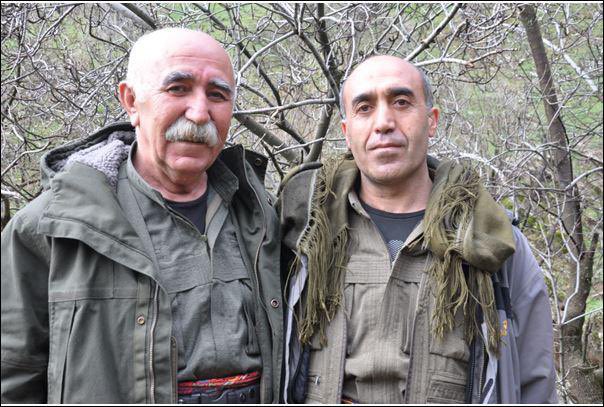 abdullahagar2's tweet photo. MİT, beraberinde sözde Şehit Reşit Taburu Sorumlusu Mazlum Koçer kod Salih ÇAKAL ve Ararat Tolhildan kod Ahmed Muhammed ALİ ile PKK/HPG’nin sözde Irak alanı liderlerinden Sinan Dijvar kod Fehmi ÖĞMEN’i Süleymaniye-Çemçemal’de etkisizLEŞtirdi.
/
Yakışıklılığı (!) bozulmadan evvel Sinan Dijivar’ın Başyılan Murat Karayılan, mefta Ali Haydar Kaytan, Duran Kalkan ve Mustafa Karasu ile çekilmiş fiyakalı resimleri…
