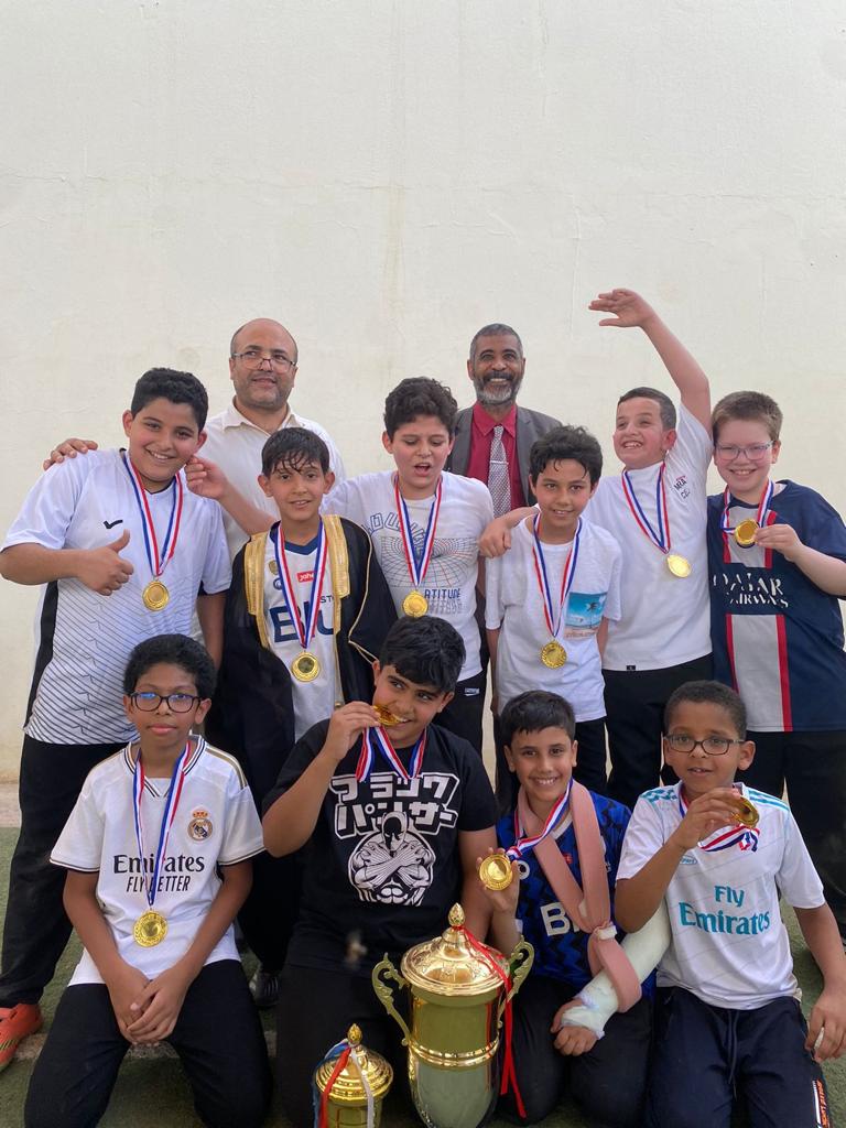 AlShafie_School's tweet photo. مبروك لطلاب الصف الخامس /ب الفوز بكأس دوري الفرسان بمدارس الإمام الشافعي https://t.co/xsSTtNZbmf