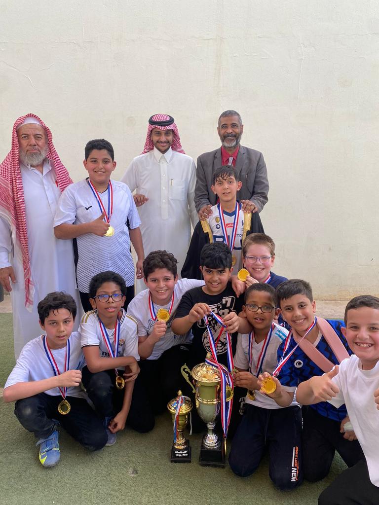 مبروك لطلاب الصف الخامس /ب الفوز بكأس دوري الفرسان بمدارس الإمام الشافعي