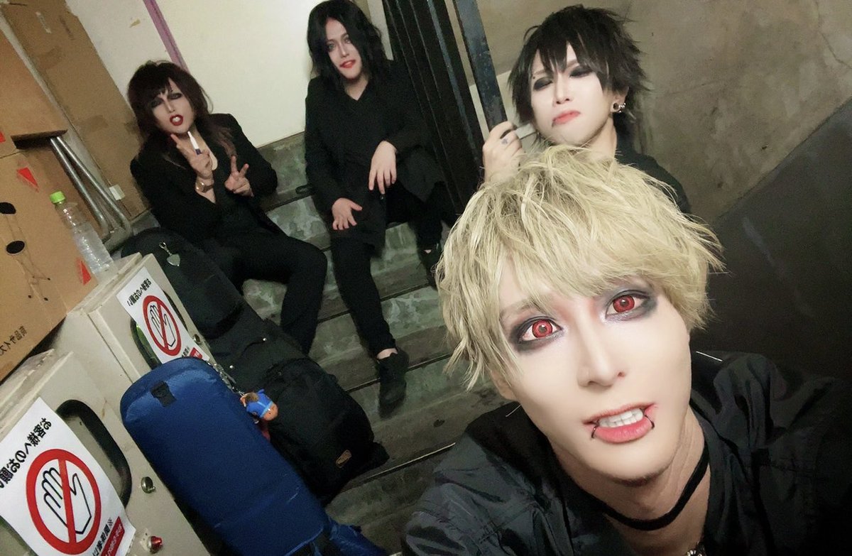 Def_taka216's tweet photo. 改めて先日の優さん生誕イベお疲れ様です♪( ◜ω◝و(و "

本番前の1枚(*ˊ˘ˋ*)｡♪:*°
紗弥くん koheiさん hisanaさんありがとうございます♪( ◜ω◝و(و "
めちゃくちゃ最高！

優さんとステージでみんなで撮ったやつは後で上がるかと(。-∀-)ﾆﾔﾘ https://t.co/ZkIKnuEhwy