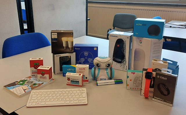 telecoupm's tweet photo. Una metodología para analizar los riesgos de #seguridad y #privacidad de la #tecnología ponible: la mayoría de los dispositivos dirigidos a #menores presentan problemas de vulnerabilidad, según un estudio en que participan investigadores de la #ETSIT_UPM.
https://t.co/jkljTQQyKV https://t.co/19D9BQa0Du