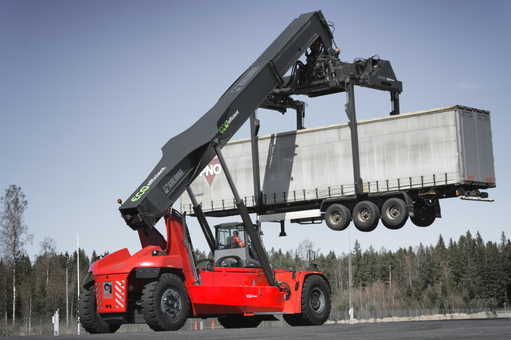 Kalmarglobal's tweet photo. #Kalmar has secured an order to supply @AccessWorldLSP with four Kalmar #Eco #reachstackers and two Kalmar #Essential empty container handlers for deployment at their new Durban container terminal in South Africa.
Read more here: https://t.co/nmBjtgwHMY https://t.co/X2CHbSEGy2