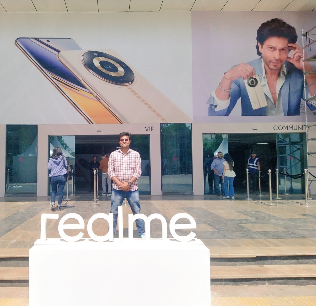 Our Team members at #Realme new mobile phone #realme11ProSeries5G launch event in Delhi. 

@iamsrk @SRKCHENNAIFC

#ShahRukhKhan #realmeXSRK #realme11ProSeries5G