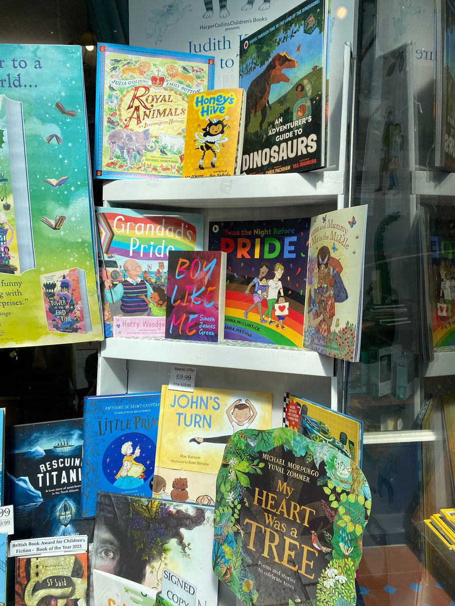 bouncemarketing's tweet photo. Lovely book displays in @BroadhurstBooks in Southport. @louisecorcor has been to the seaside! Thanks for the great displays #Pride2023 #readwithPride #choosebookshops #bookshopwindows #bookshops β€οΈπ https://t.co/hxnANFOpgM