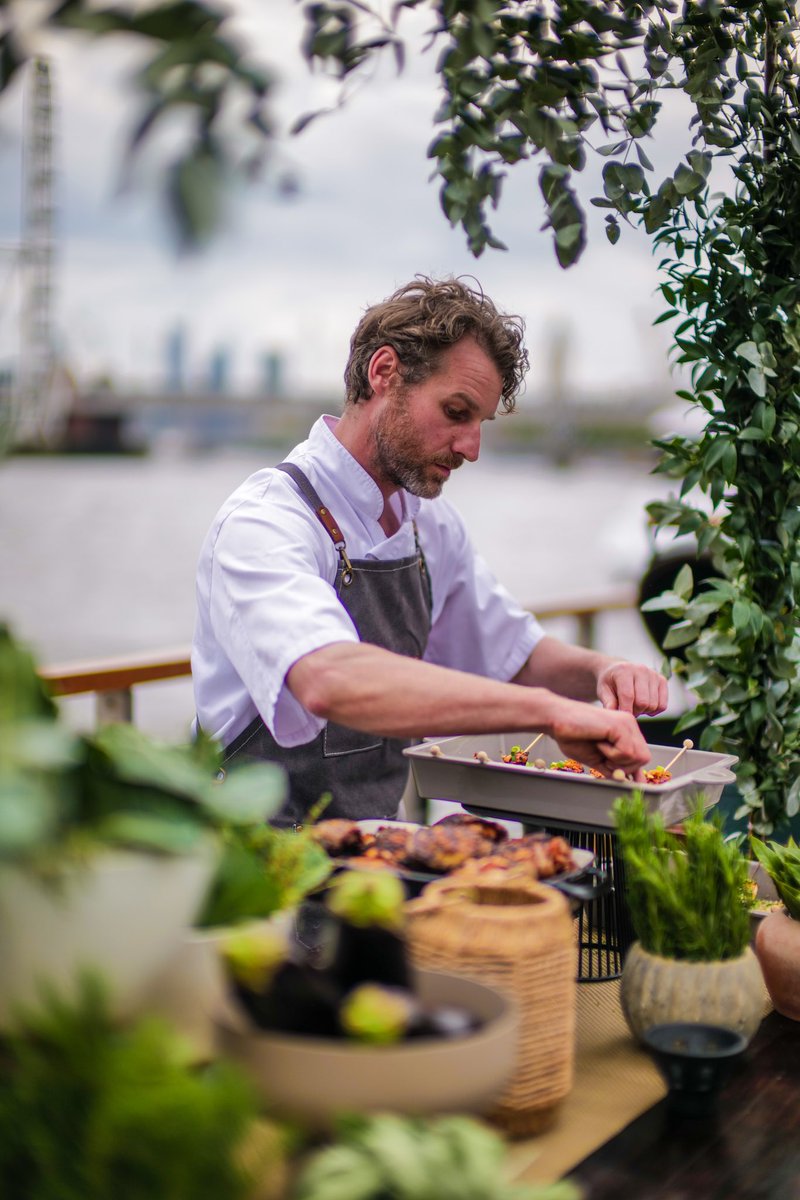 Flaming June at Woods Quay

Head Chef, Marcus Cunningham and the new Ofyr barbeque - 

Charred Herdwick Lamb Skewer, Mint Yoghurt, Pink Peppercorn

Torched Devon Mackerel, Lemon, Tarragon 

Barbeque Glazed Aubergine, Toasted Oats, Chive

📷 @lisatse 

@London_CVB @OFYR_UK