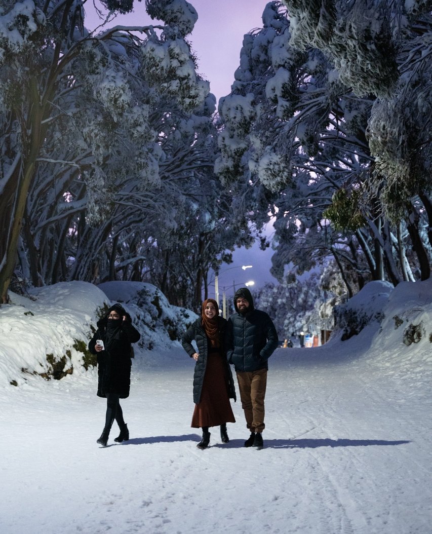 Looking for an unforgettable night out? From live music, pub trivia, night skiing and themed parties, we've got everything you need to make your winter vacation one to remember. Join us for the ultimate après-ski experience! 🎉🎿❄️