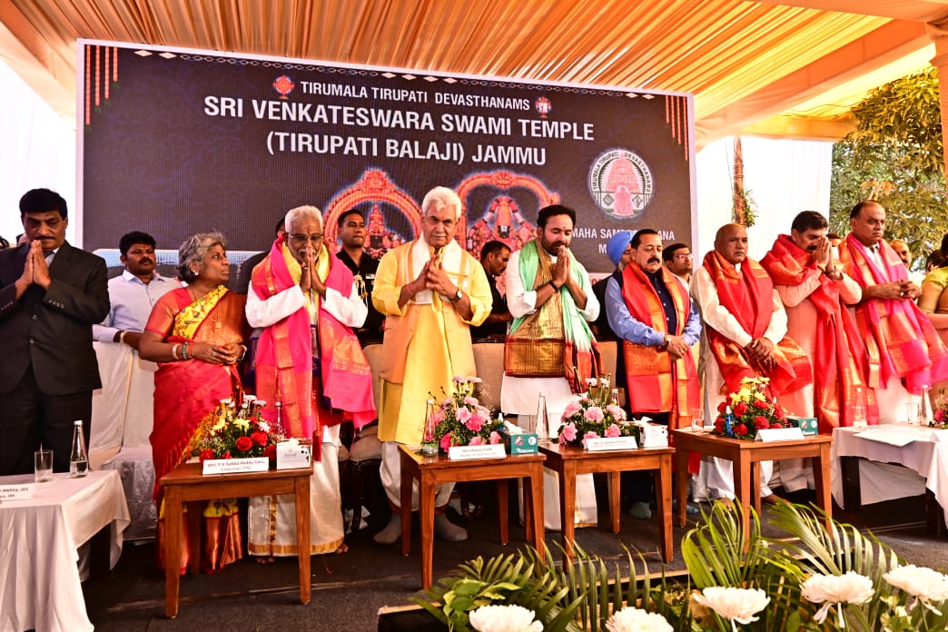 shah_Shakir_011's tweet photo. Under the guidance of Hon'ble PM Shri @narendramodi, J&K is #witnessing faster #economic_development & revival of culture in #AmritKaal.The UT is touching new heights of #glory, divinity and #development in its eternal journey.LG Manoj Sinha
#development
#Peace
@OfficeOfLGJandK https://t.co/FHKoTM9lmK