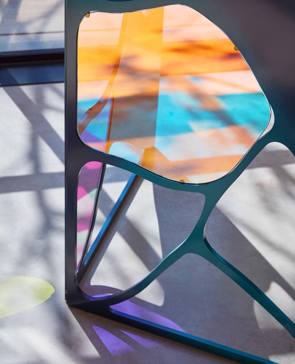 TomFaulkner's tweet photo. Our Papillon screen spreads its iridescent wings just like its namesake. The framework of soft and sinuous lines supports windows of dichroic glass, which send pools of technicolored light eddying across the floor.
#roomscreen #roomdivider #modernhome #interiordesignideas https://t.co/4XhFqhDKSD