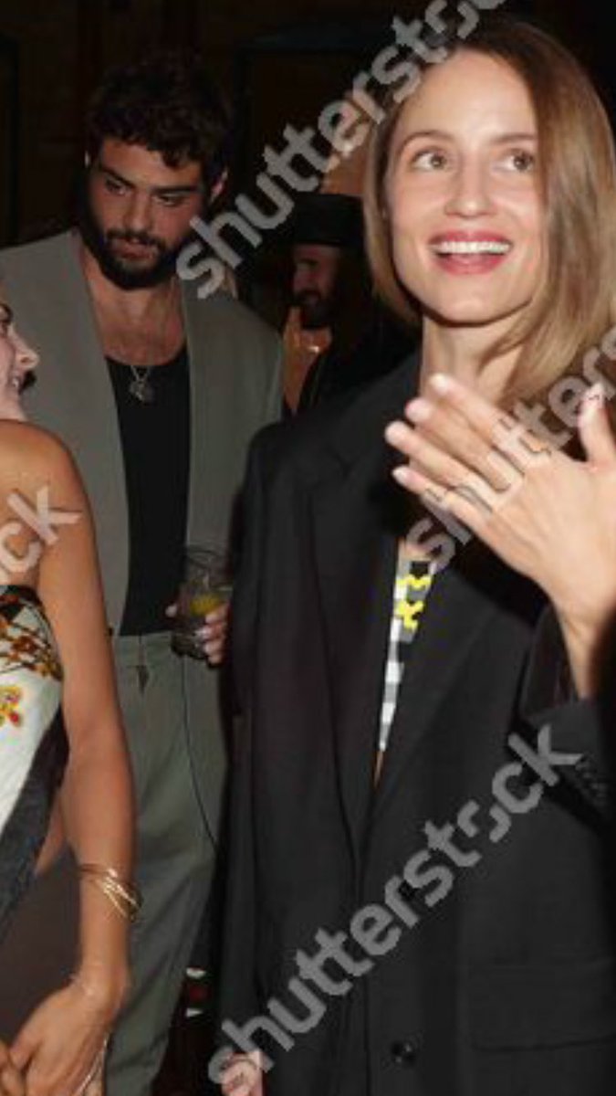 The closest I will ever have of a picture of Dianna Agron and Noah Centineo! https://t.co/3YgcjY0JKX