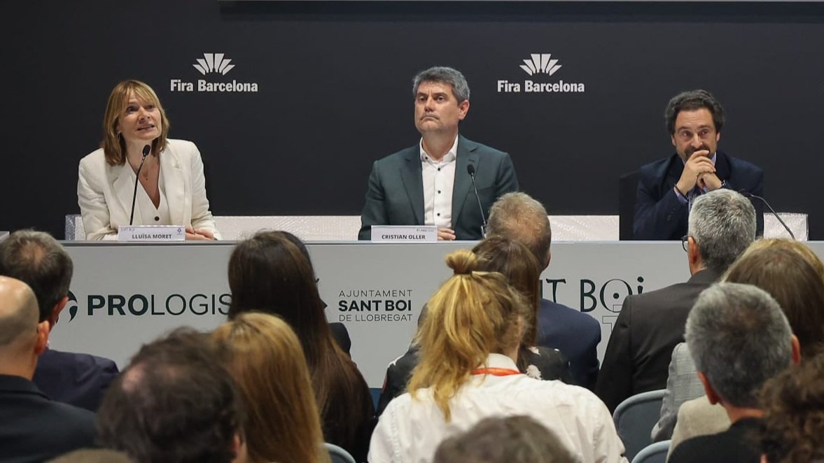 AjSantBoi's tweet image. .@UniBarcelona, @prologis i Ajuntament de Sant Boi han presentat a @SILBarcelona el programa formatiu Logistics Training in Motion. Respon a reptes i necessitats del sector de la logística per generar ocupació de qualitat.
👉 bit.ly/logisticatrain… #SIL2023 #santboi