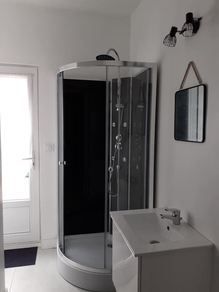 LouAnne_dste's tweet photo. Chambres étudiantes à louer à Amiens à côté du parc de la hotoie et de la gare saint roch.
Maison amiénoise avec une grande cuisine + cour 
Loyer 400€ toutes charges comprises 

N'hésitez pas à appeler au 0611597121 ou au 0685921533 

Annonce leboncoin : https://t.co/3nGcOGbbgS https://t.co/KvJay0tfnG
