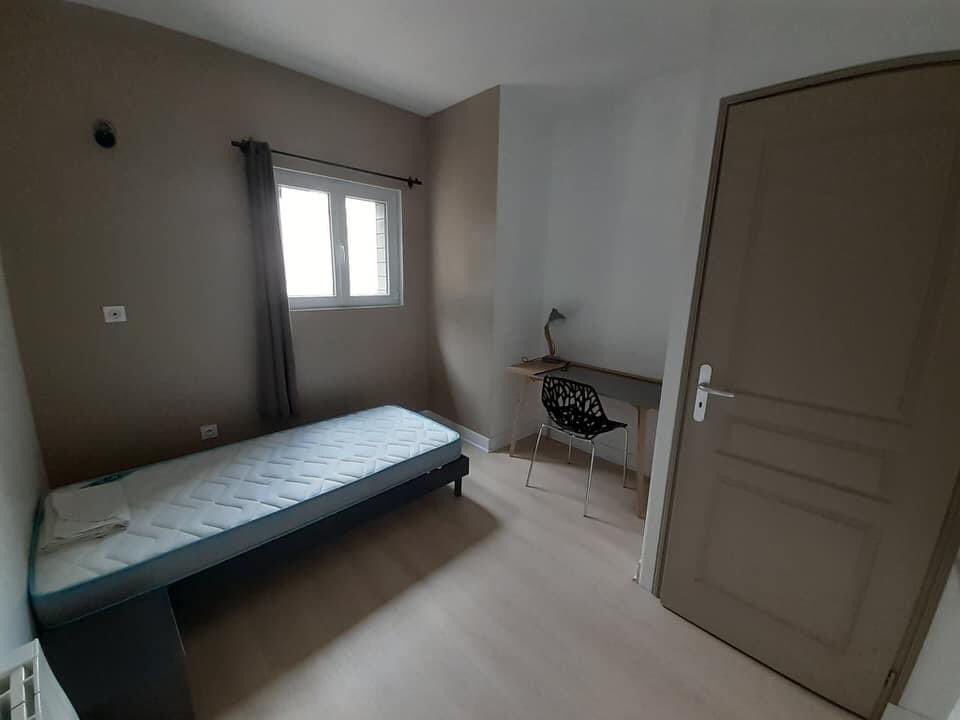 LouAnne_dste's tweet photo. Chambres étudiantes à louer à Amiens à côté du parc de la hotoie et de la gare saint roch.
Maison amiénoise avec une grande cuisine + cour 
Loyer 400€ toutes charges comprises 

N'hésitez pas à appeler au 0611597121 ou au 0685921533 

Annonce leboncoin : https://t.co/3nGcOGbbgS https://t.co/KvJay0tfnG