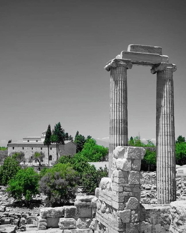 iktm09's tweet photo. Did you know that #Didyma is actually not an ancient city, but the sanctuary of #Miletus?   The magnificent #ApolloTemple, whose construction lasted until the middle of the 2nd century AD, was not fully completed.
#Aydin
+++ https://t.co/rLxx4dxF9t