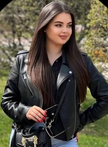 يا حلما ً توارى 
خلف الضلوع
من يُعيد أستقرار النبض 
حين يلاحقني طيفك 
في نواصي الأفق
سأكتب اسمك 
برعشة الأنامل 
 على أعتاب الروح
حديث القصائد 
و زوايا الورق