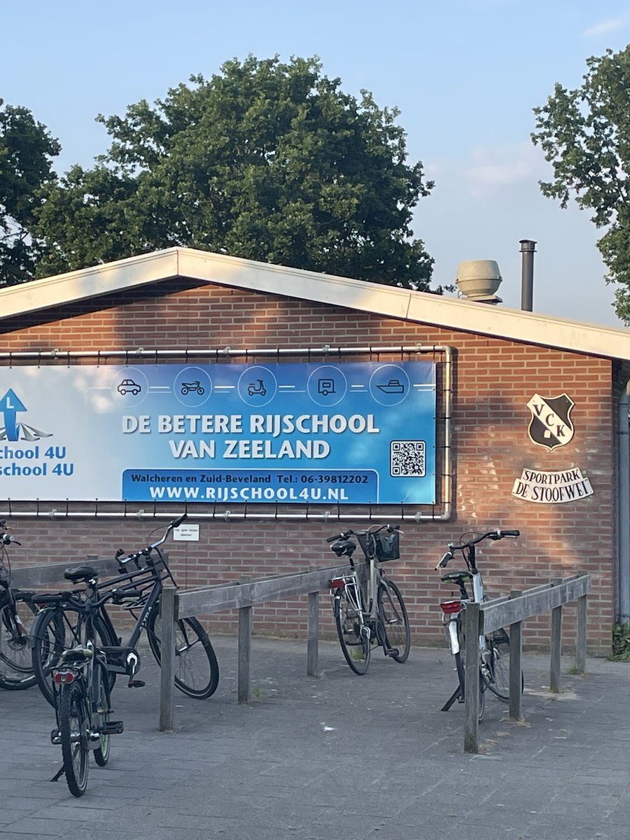 EdwindeBuck's tweet photo. Gisteren, 7 juni, op KNVB Clubbezoek bij VCK Koudekerke.  Een enthousiaste jeugdcommissie, die met (te) weinig mensen een mooie club neerzetten 👍🏼⚽️👍🏼 https://t.co/ku2DrBVGMG