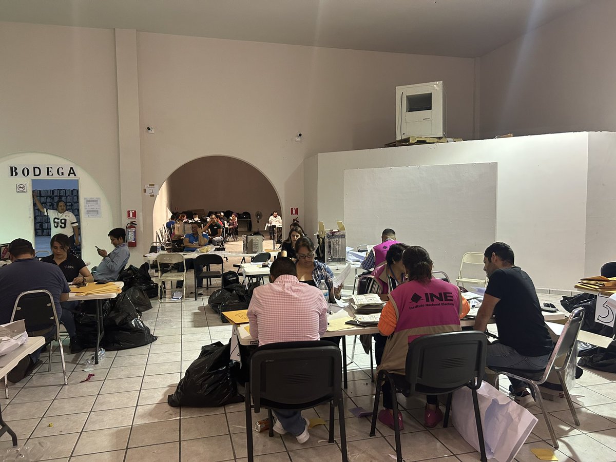 OscarDanieliec6's tweet photo. Continuamos con los cómputos en el Comité Municipal de Saltillo https://t.co/KHcutCi6aY