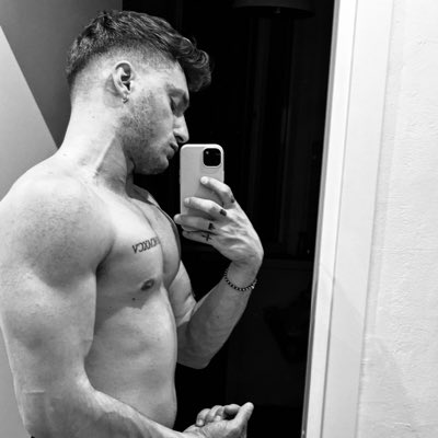 darkprince_02's tweet photo. #NuovaFotoProfilo

Scrivetemi in DM per la foto completa😏✌🏻 https://t.co/0P0xd3eMjO