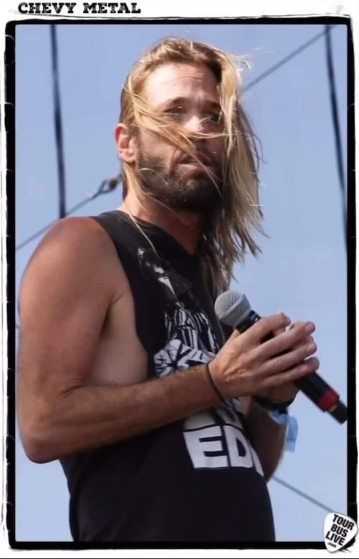 Direction to the hospital to start a 1 month treatment before a surgical operation🤞🤞 but even in this case I post my tribute.
Thursday #taylorhawkins🦅 pic
#neverforgetTaylorHawkins 🖤🕊💔🙏