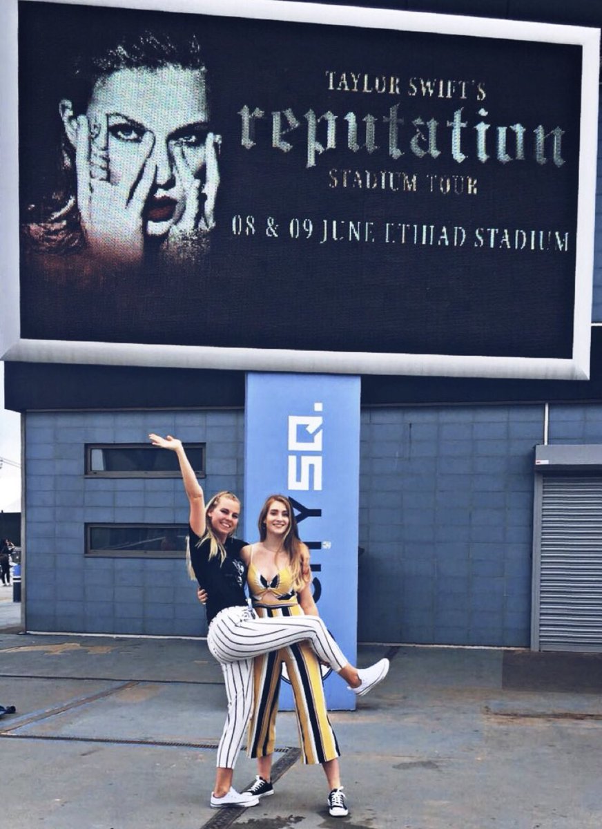 Swaggynandos's tweet photo. It’s been 5 years since I saw @taylorswift13 for the first time 🥹🥹
I had the time of my life fighting dragons with her during #REPTourManchester, where I fly to from Amsterdam 🥰🐉
@taylornation13 fingers crossed I can do it all again during #TheErasTour. 🥹 https://t.co/cPWPGM6wgm