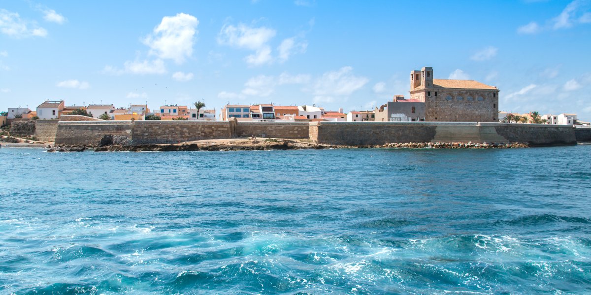 c_valenciana's tweet image. ¡Celebra en la Comunitat Valenciana el #DíaMundialdelosOcéanos! 🐋 ¿En qué playa te apetece más?
1️⃣ Cala Granadella, Jávea
2️⃣ Canet d'En Berenguer
3️⃣ Benicasim
4️⃣ Isla de Tabarca 
#MediterráneoEnVivo
