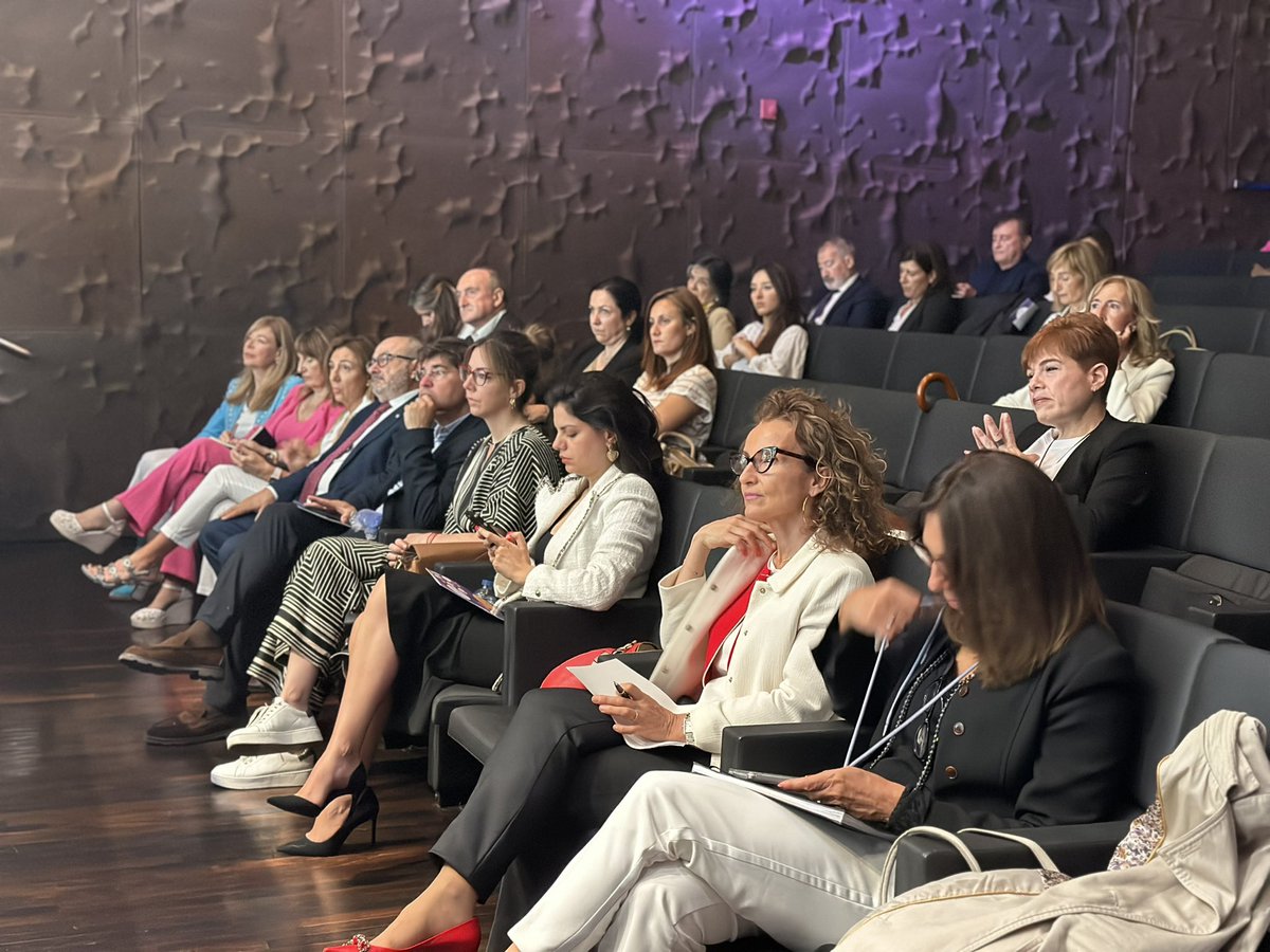 Women Evolution (@womenbcn) on Twitter photo 👍🏻🌟Comenzamos Inauguracion #WeMadrid com <a href="/mdgch/">María Díaz</a> de <a href="/Esade/">Esade</a> <a href="/cristinasancho/">Cristina Sancho 🇪🇸🇪🇺</a> @LaLeyNext <a href="/AsocEyC/">EJE&CON</a> Isabel E. Rioja Scott <a href="/USembassyMadrid/">U.S. Embassy Madrid 🇺🇸🇪🇸</a> #Liderazgo #Talento #economia #diversidad #ods 👍🏻🌟Comenzamos Inauguracion #WeMadrid com <a href="/mdgch/">María Díaz</a> de <a href="/Esade/">Esade</a> <a href="/cristinasancho/">Cristina Sancho 🇪🇸🇪🇺</a> @LaLeyNext <a href="/AsocEyC/">EJE&CON</a> Isabel E. Rioja Scott <a href="/USembassyMadrid/">U.S. Embassy Madrid 🇺🇸🇪🇸</a> #Liderazgo #Talento #economia #diversidad #ods