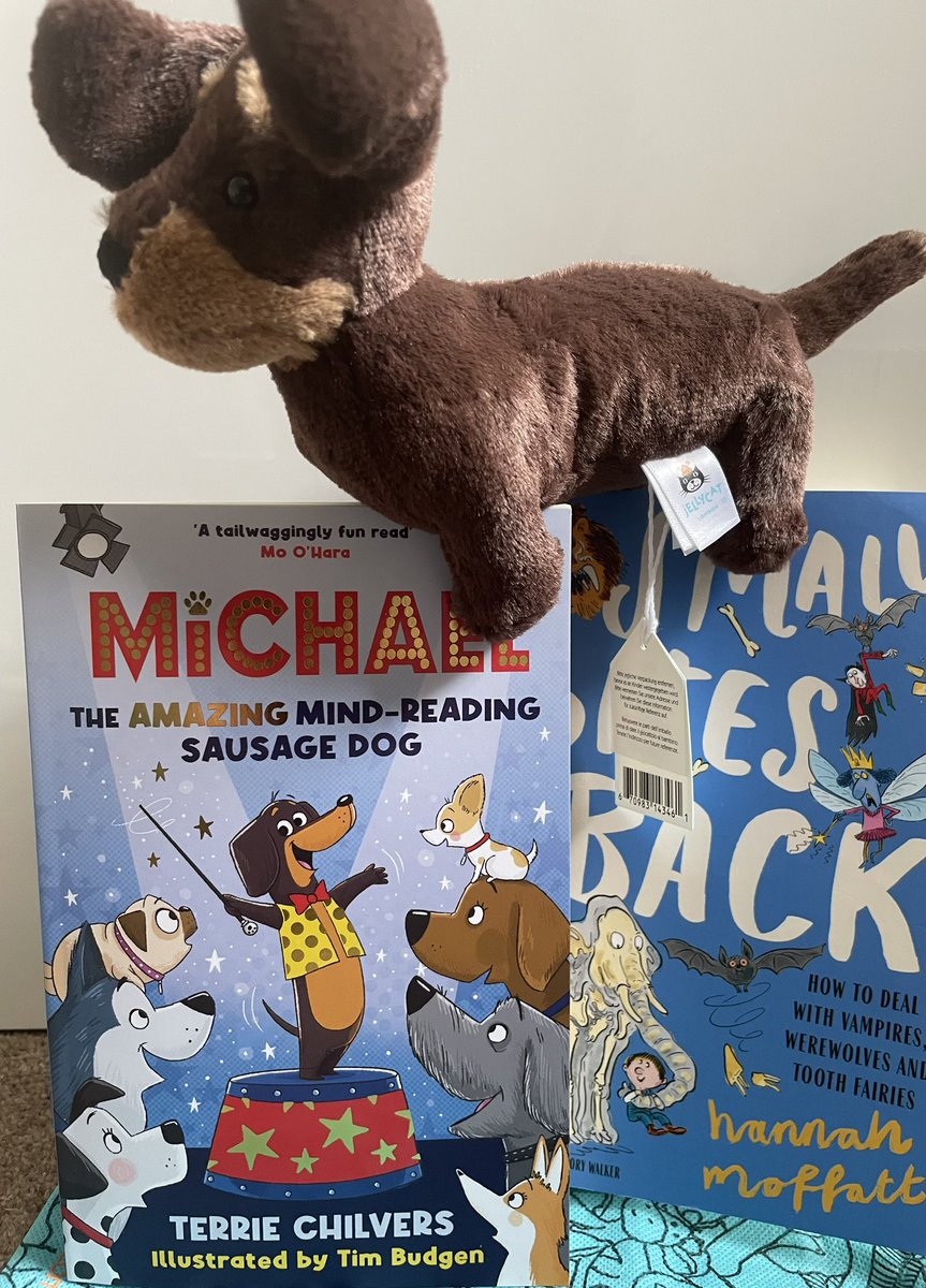 🐾SU-PAW GIVEAWAY🐾
It’s the launch of Michael the Amazing Mind-Reading Sausage Dog! To win the book, this Jellycat sausage dog + a copy of my sequel, Small Bites Back:
🐾RT 
🐾Tag a friend
🐾Follow <a href="/cowfishdreams/">Terrie Chilvers</a>  &amp; me <a href="/MissDePlume/">Hannah Moffatt</a> 
Random draw. Ends 8pm 14 June. UK &amp; Eire only