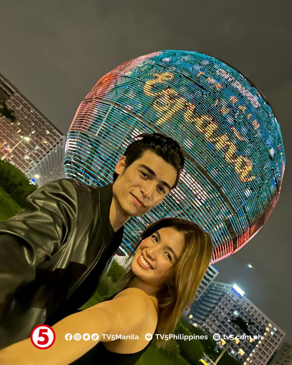 TV5manila's tweet image. Parang nasa cloud 9 sina Marco Gallo at Heaven Peralejo nang makita nila ang trailer ng #TRIE sa globe LED billboard ng isang kilalang mall sa Pasay City. 😍💕

Abangan sina Heaven at Marco bilang #LuKal sa #TheRainInEspañaTV5, tuwing Linggo, 4PM sa #WeekendTripTV5!